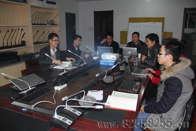 佛山天創(chuàng)公司工程部技術(shù)人員與我公司工程部人員進(jìn)行技術(shù)交流